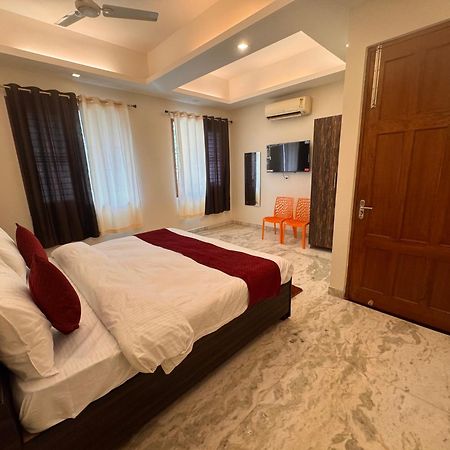 Hl Grand Hotel Lucknow Buitenkant foto